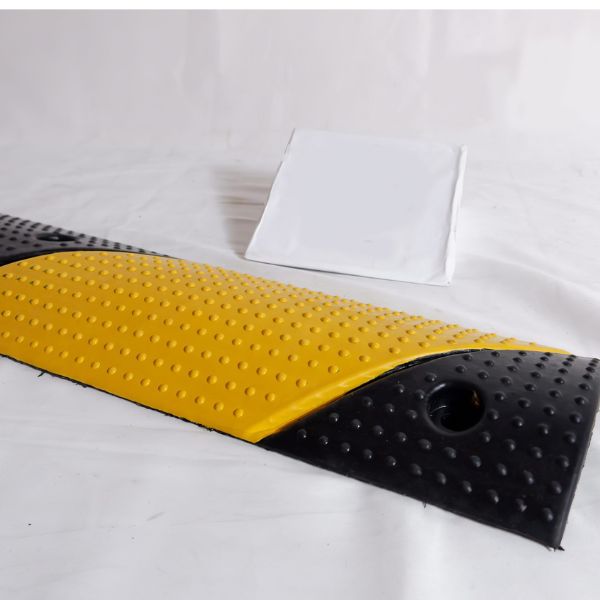 Gờ Giảm Tốc Cao Su Chất Lượng Chịu Lực Lớn Giá Tốt– OGGT00039 1 Gờ Giảm Tốc Chất Lượng