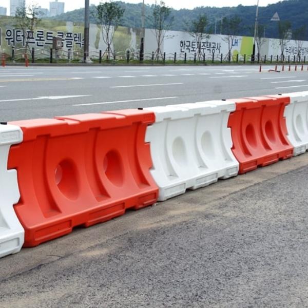 Dải Phân Cách Bằng Nhựa Di Động Bền Đẹp