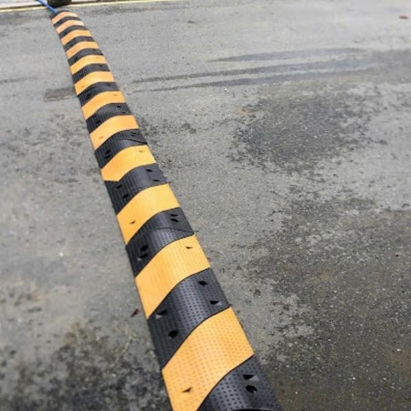 Gờ Giảm Tốc Cao Su Siêu Bền Thiết Kế Rãnh Giảm Tốc Chịu Lực Lớn - OGGT00090 4 Gờ Giảm Tốc Cao Su Siêu Bền Giá Rẻ