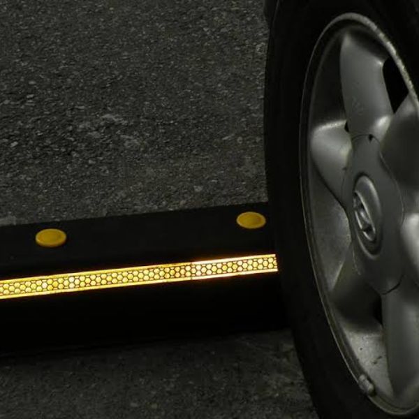 5 Điều Cần Biết Về Chặn Lùi Sau Xe Cao Su Chịu Lực Tốt Trong Bãi Xe 1 Chặn Lùi Sau Xe Cao Su Chịu Lực Tốt Chống Va
