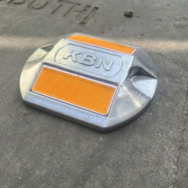 Đinh Gắn Mặt Đường Chịu Tải - ODMD00042 1 Đinh Gắn Mặt Đường Chịu Tải Phản Quang